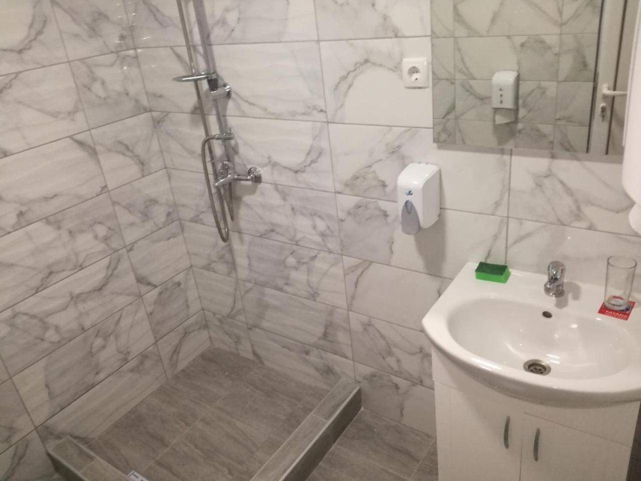 Hostel „Ж" Gradsko Luaran gambar