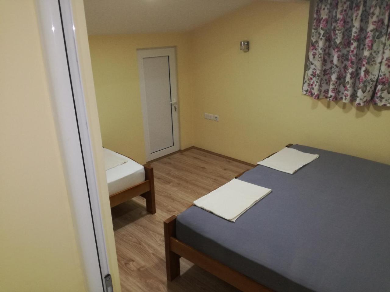 Hostel „Ж" Gradsko Luaran gambar